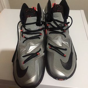 Lebron 13 "Metallic Silver"